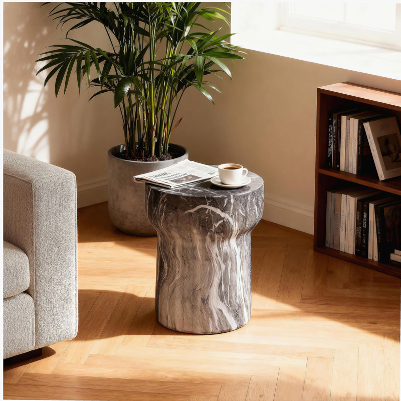 Tables de bout d'extérieur en ciment pour patio, table d'appoint GardenAccent en faux terrazzo, petite table d'appoint ronde ronde pour l'extérieur, tabouret de jardin avec souche d'arbre pour l'intérieur et l'extérieur