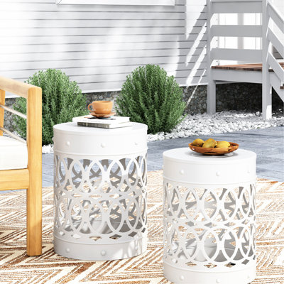 Élégante paire de tables de bout en métal pour l'extérieur S / 2, fer thermolaqué blanc, design moderne, cadre en fer découpé, sans assemblage