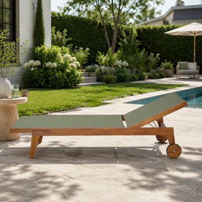 Chaise longue d'extérieur à structure en bois