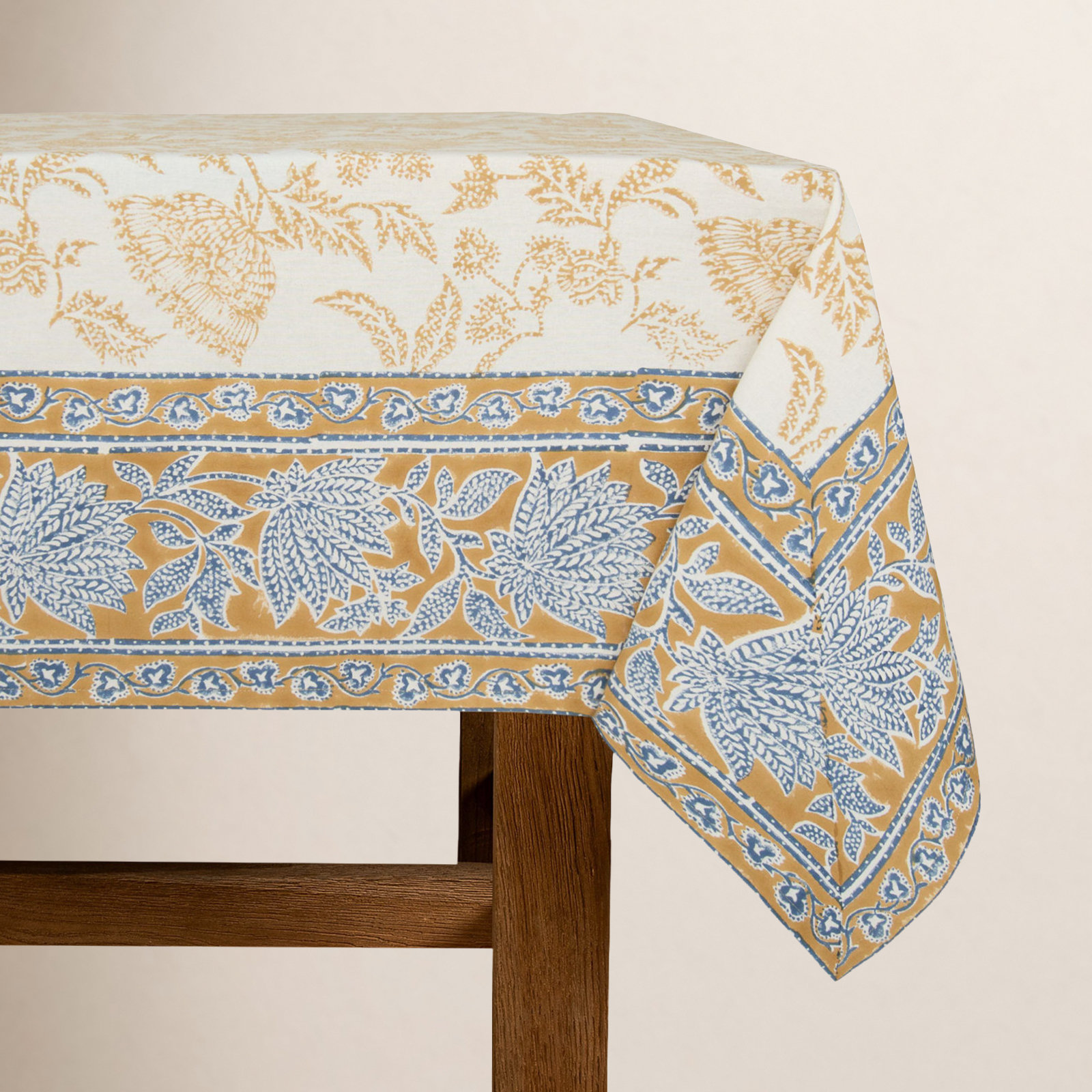 Quinlan Floral Tablecloth, 106" L x 71" W