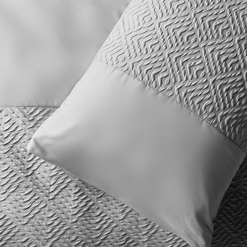Silentnight Supersoft Chevron Embossed Duvet Set, Super King - 2 Pillowcases (45 x 80 cm), Grey