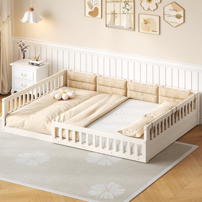 Lit plateforme tapissier en bois pleine grandeur avec garde-corps et coussin, élégant et confortable pour les chambres modernes