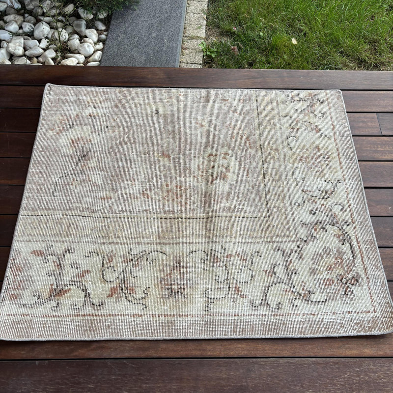 Small Turkish Rug in Antique Oushak Design for Entryway Featuring Geometric Patterns in Earthy Brown Tones – Exquisite Addition to Any Home Décor