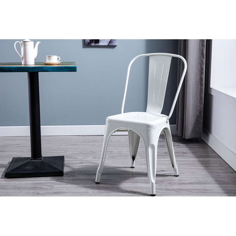Chaise de patio empilable Wynn, Blanc