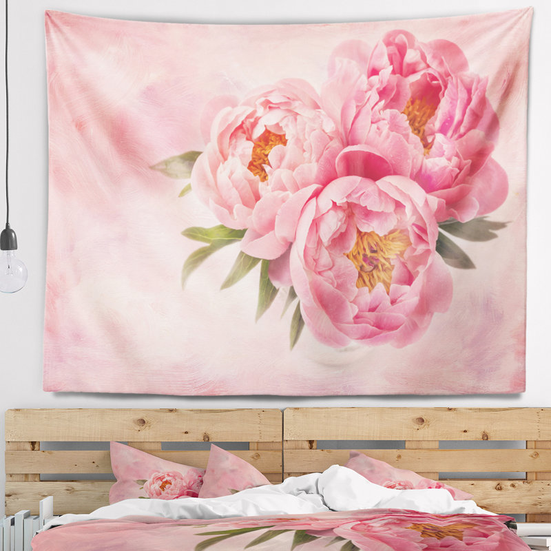 Pivoine dans un vase sur une tapisserie rose, H 50 po x l 60 po