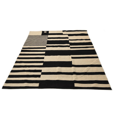 5'7 x 7'9 Petrella Black and White Rug