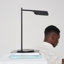 Lampe de bureau à DEL 16 po avec support de recharge sans fil, bras réglable et gradation à 3 voies Leaf