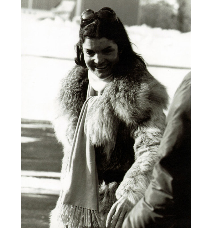 Jacqueline Kennedy, H 48 po x l 36 po