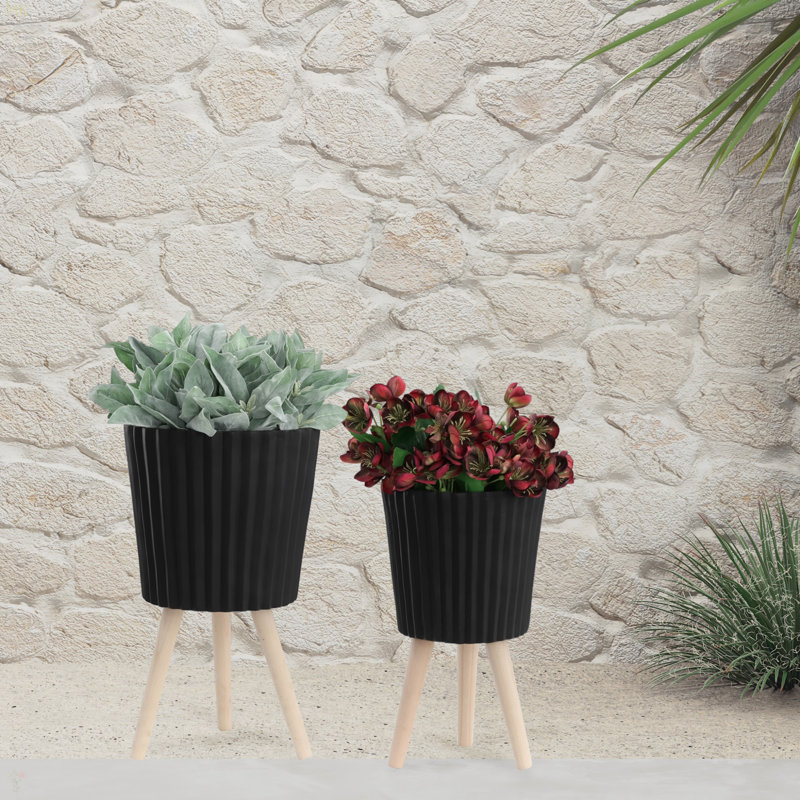 S / 2 pot à fleurs strié 10/12 po avec pieds en bois