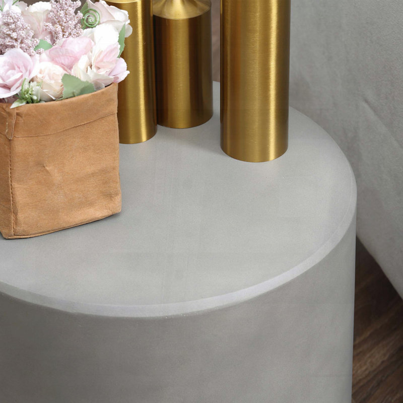 Table d'appoint ronde avec finition en béton - gris clair, 14,5 po x 14,5 po x 17 po