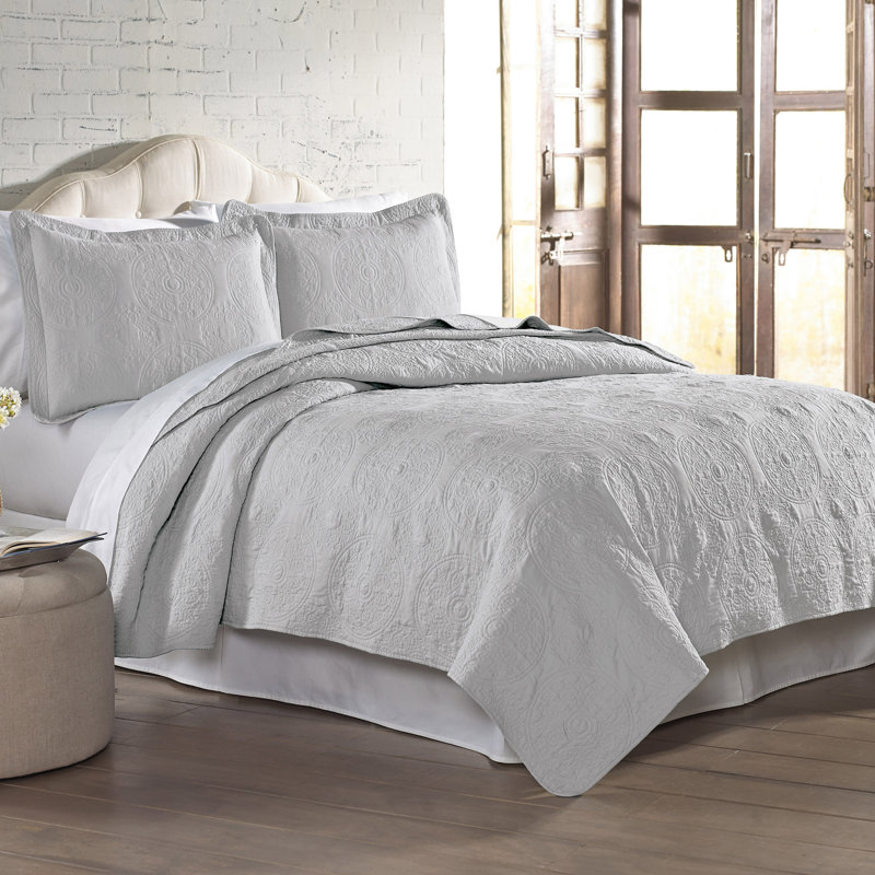 Medallion Quilt Set, Full/Queen Quilt + 2 Shams, Silver