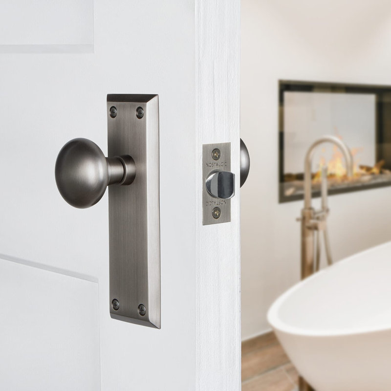 New York Plate with New York Door Knob, Polished Brass