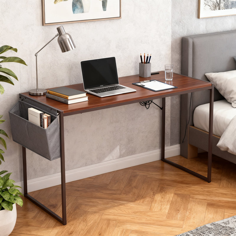 Petit bureau d'ordinateur, de style simple, pour petits espaces