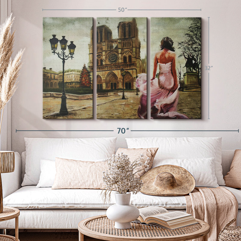 «Lady At Notre Dame Cathedral» sur toile, H 50 po x l 32 po
