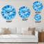 Horloge murale bleue à motif de flocons de neige tourbillonnants bleus-479386567