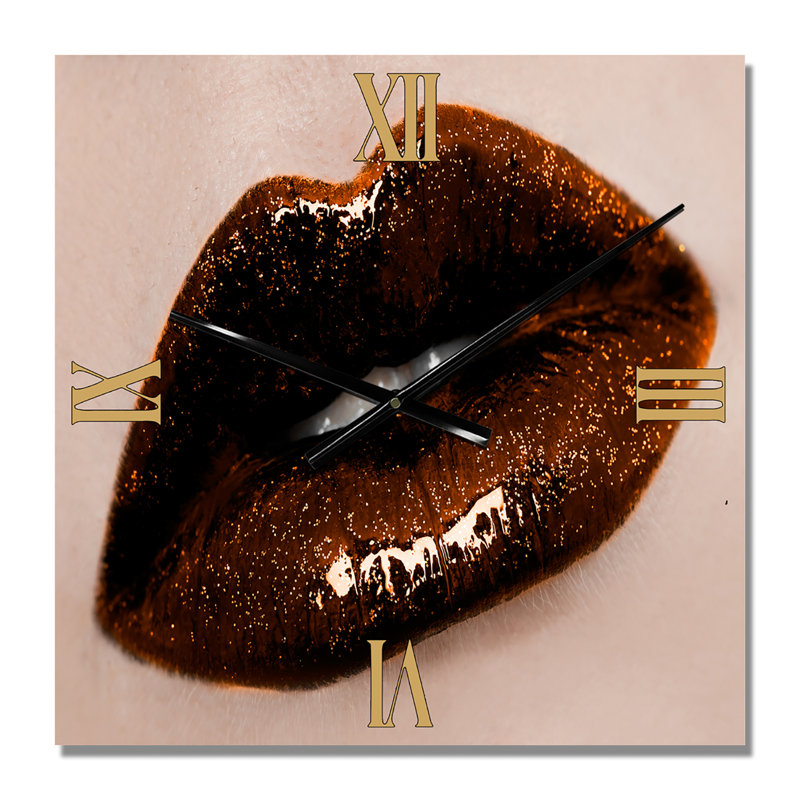 Gros plan sur la magnifique femme Lips II - horloge murale moderne, Moyen