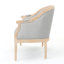 Élégante causeuse capitonnée de style Chesterfield avec structure en bois de bouleau et garnitures cloutées, parfaite pour les intérieurs classiques et contemporains.