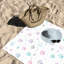 1 pièce Adorable serviette de plage à empreintes de pattes, avec des imprimés pastel et des cœurs sur fond blanc, parfaite pour la natation, les voyages et le design unisexe.