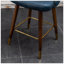 Ensemble de tabouret de comptoir élégant et confortable avec dossier capitonné et garniture cloutée, parfait pour toute cuisine ou bar.