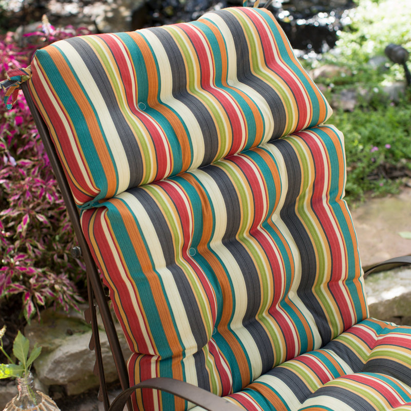Coussin de chaise longue d'extérieur capitonné Shipton, Coucher de soleil à rayures