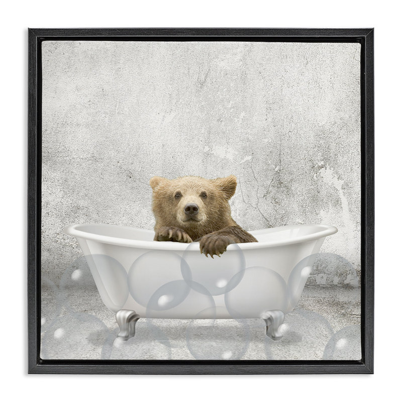 «Baby Bear Bath Time», art mural sur toile flottante par Kim Allen, Cadre flottant noir de jais, H 18 po x l 18 po