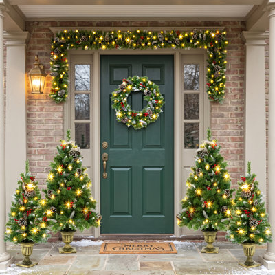 Ensemble 4 pièces de décoration de Noël artificielle pré-éclairée - 2 arbres d'entrée, couronne et guirlande avec lumières DEL blanc chaud, 840 pointes