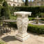 Piédestal sculpté de style européen | Colonne en résine résistante aux intempéries avec reliefs floraux pour le jardin ou le salon