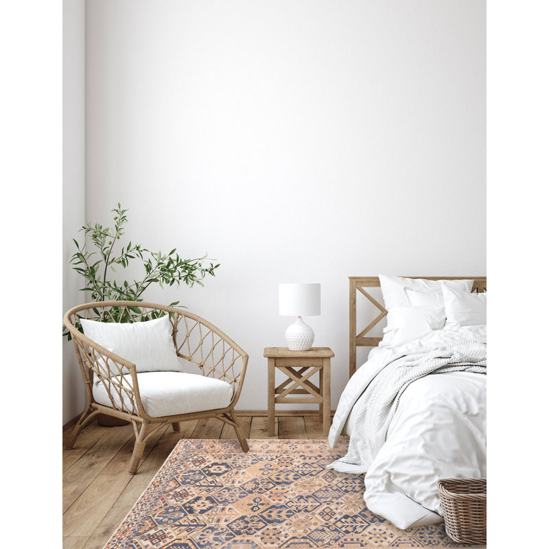 Tapis bleu marine Antalya 6 pi 8 po x 9 pi 9 po
