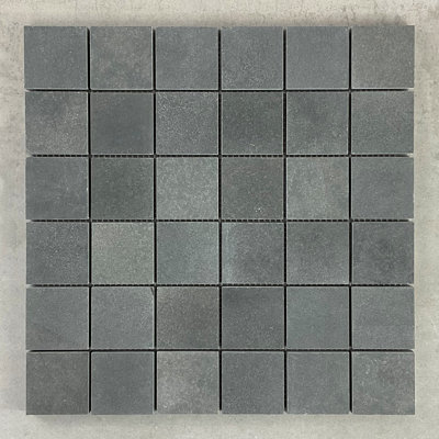 Carreau de mosaïque carré gris basalte pour mur et plancher 2 po x 2 po Basalt