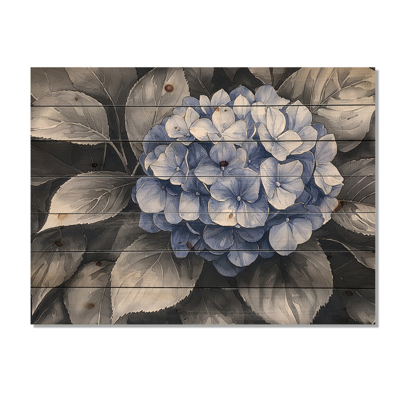 Hortensia bleu dans un jardin monochrome I - impression d'hortensia sur bois de pin naturel, H 34 po x l 44 po