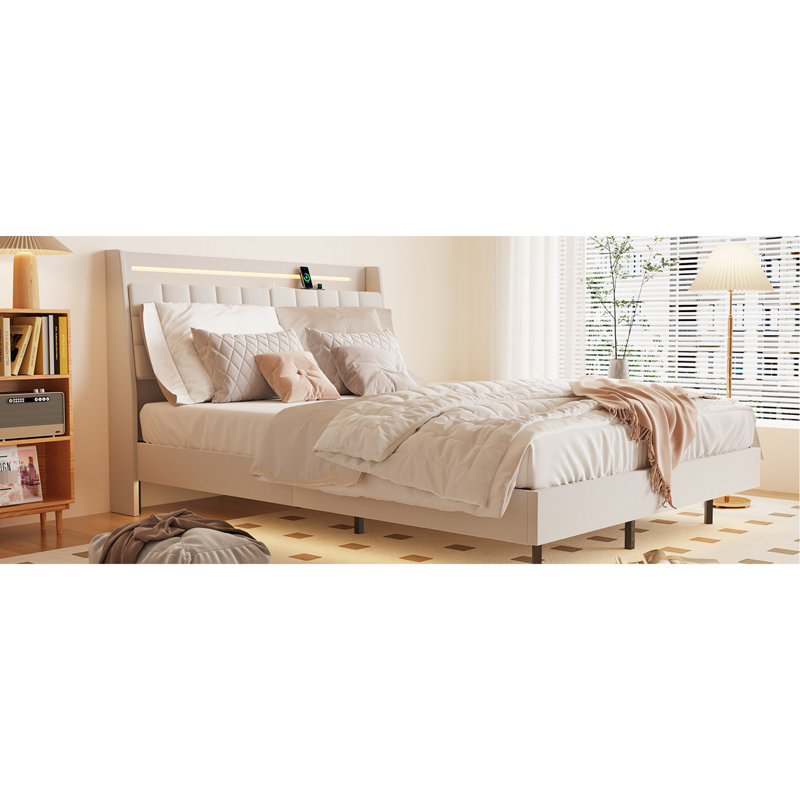 Cadre de grand lit beige avec bande à DEL, rangement caché et lumières de port de charge, douille, revêtement en velours