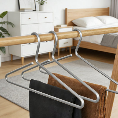 Cintres en alliage d'aluminium mat de qualité supérieure, paquet de 6 à conception compacte pour les chemises et les robes, cintres à vêtements en métal durable et lisse