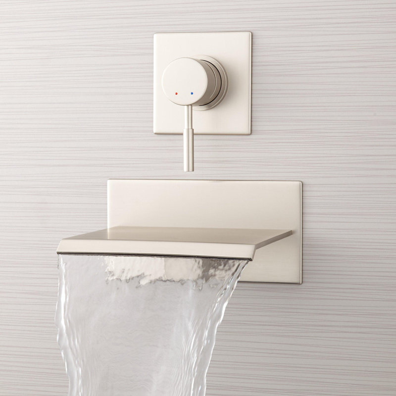 Robinet de baignoire murale à cascade Lavelle, Nickel brossé