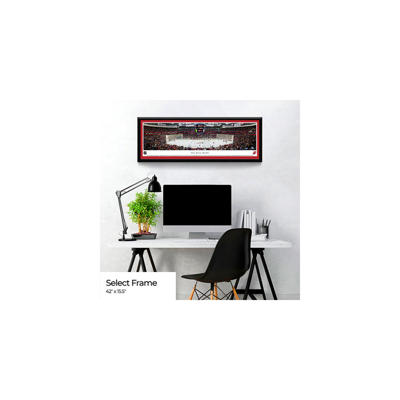 NHL New Jersey Devils par James Blakeway - reproduction d'art sur papier, H 15,5 po x l 42 po x P 0,88 po, Rouge