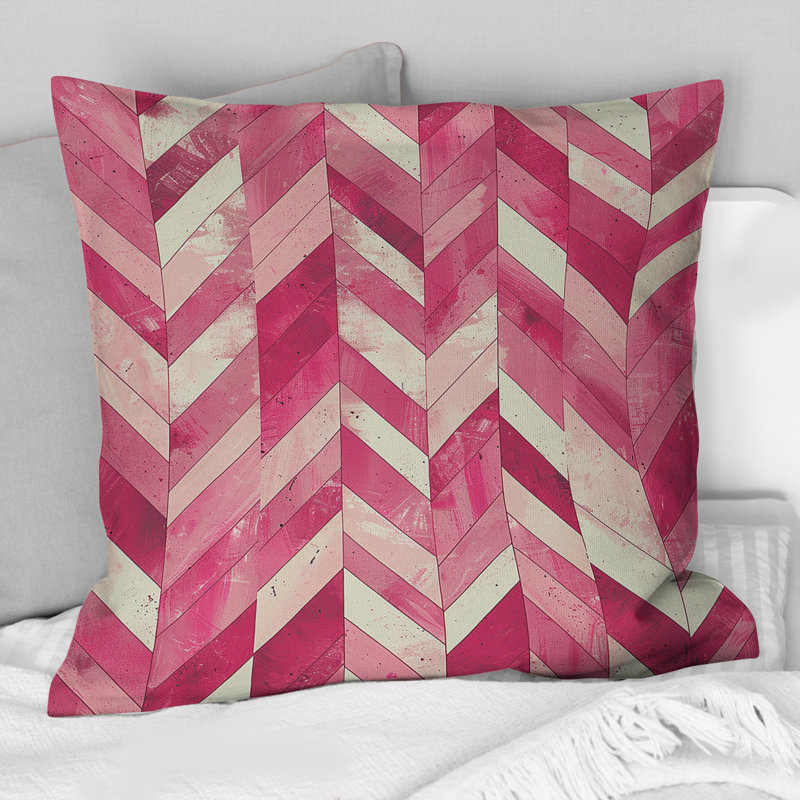 Coussin décoratif rose à motif de chevrons II, H 16 po x l 16 po