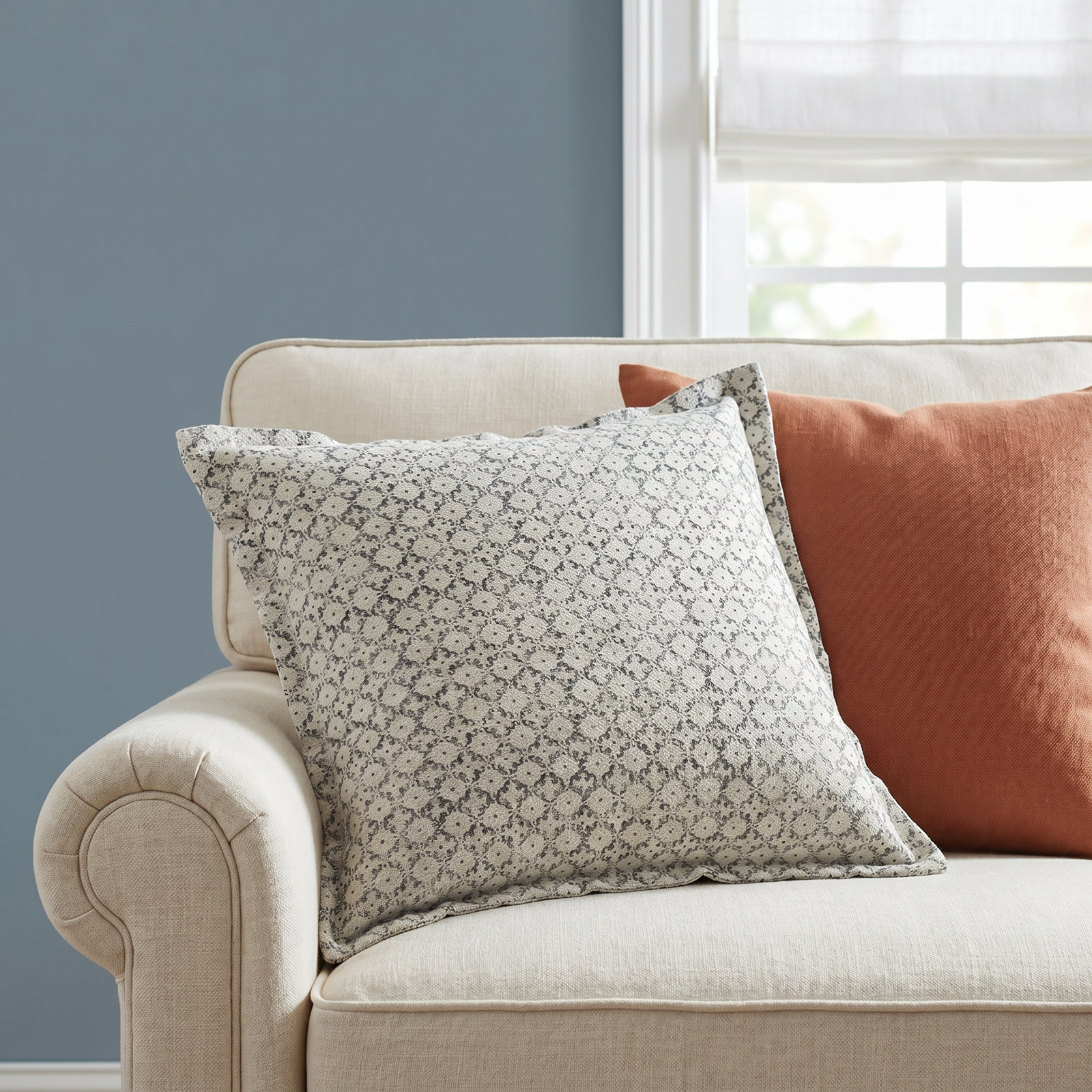 Adene 22" x 22" Cotton Pillow Cover, Blue