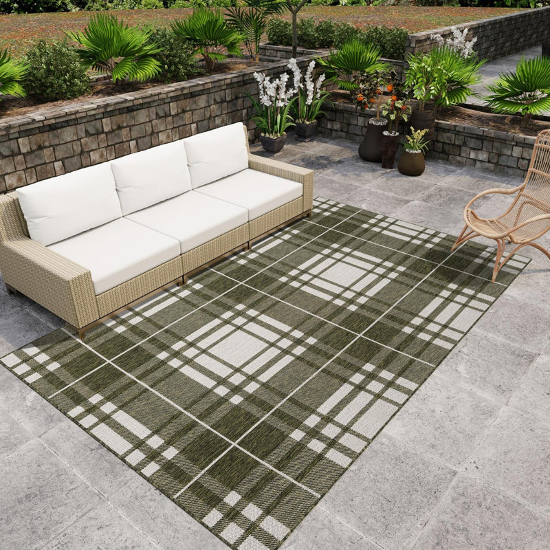 Tatasha Plaid Power Loom Polypropylene Plastic Indoor/Outdoor Area Rug in White/Green, Rectangle 7'10" x 10'