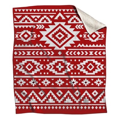 Couvertures rouges à motif tribal