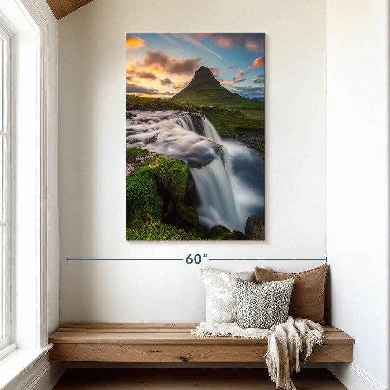 Alvord Kirkjufell, soleil de minuit I, H 48 po x l 32 po