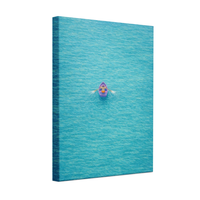 Scénique et paysage urbain sur une surface d'eau calme et bleue, H 18 po x l 12 po