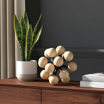 Sculpture décorative en forme d'orbe avec des sphères de sapin en bois et des rayons métalliques en fer - Sphère décorative moderne avec un motif géométrique d'inspiration atomique