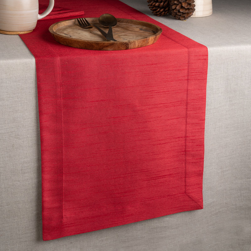 Chemin de table d'angle en soie Vegan, 60 po x 14 po, Rouge