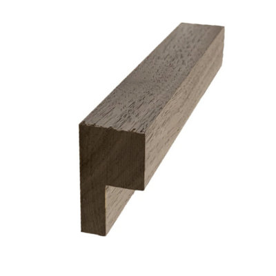 Moulure de la bande arrière du boîtier. Sans finition