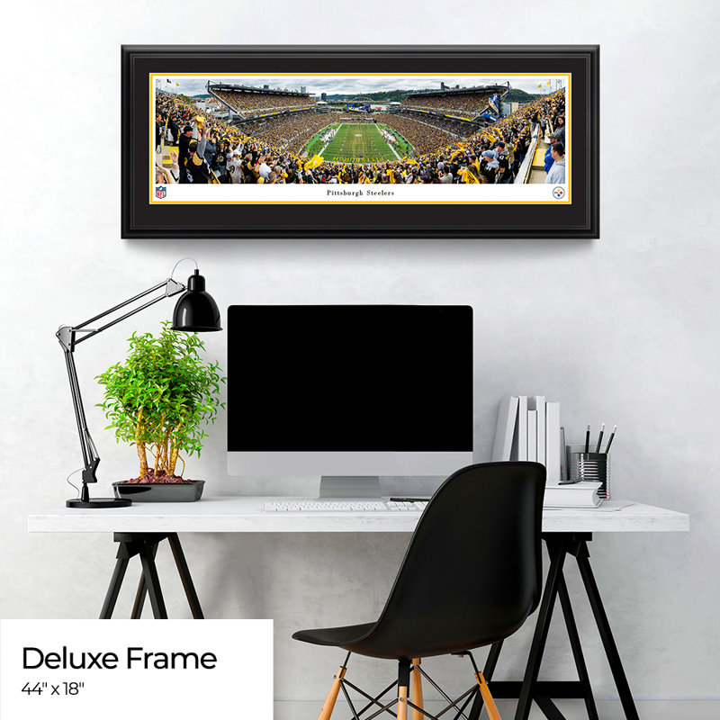 Pittsburgh Steelers par James Blakeway - photographie, H 18 po x l 44 po x P 0,88 po, Papier encadré dans un cadre noir