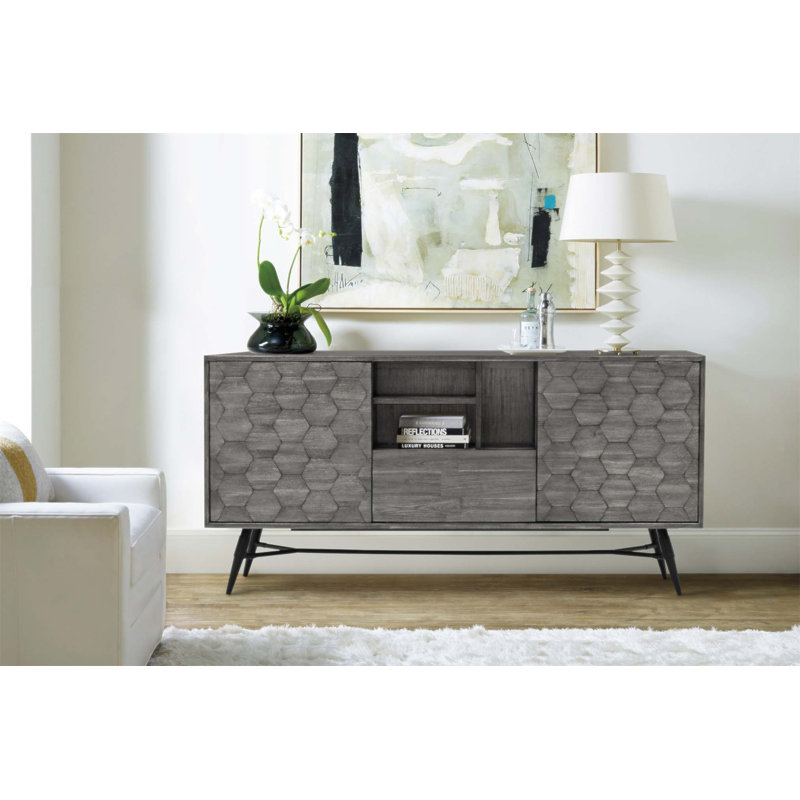Buffet Makena en bois d'acacia avec un design en nid d'abeille unique et des solutions de rangement multifonctionnelles
