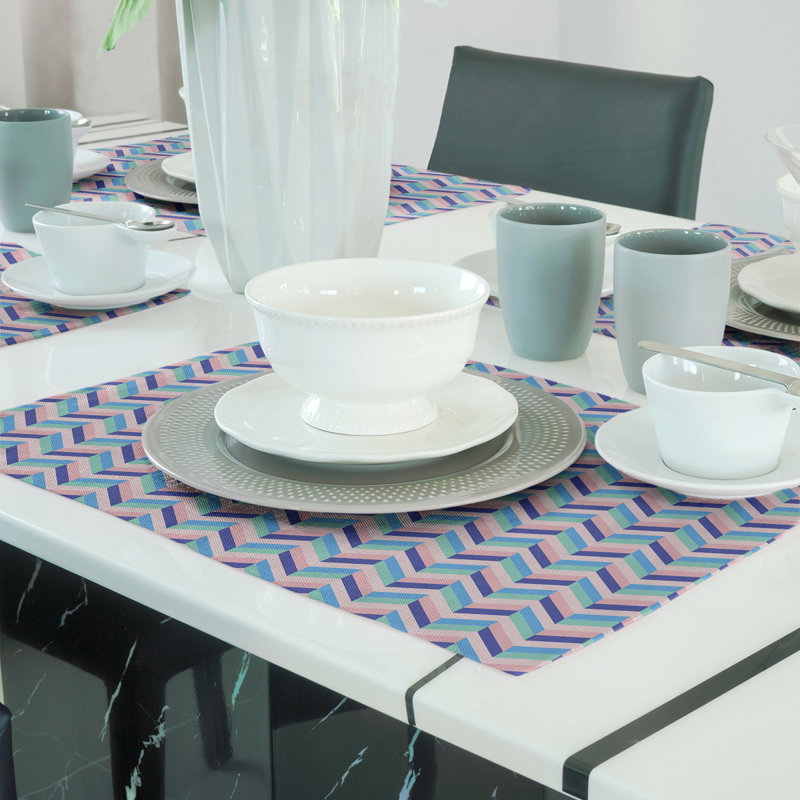 Napperon en coton 18 po chevrons, Rose et bleu marine