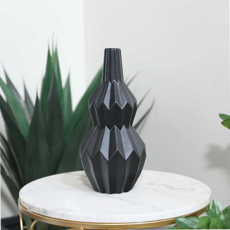 Vase de table en céramique Gullion, Noir, H 14,25 po x l 6,5 po x P 6,5 po