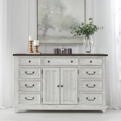 Chalita Dresser