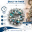 Couronne de Noël pré-illuminée de 61 cm (24 po) avec 20 lumières DEL, 8 modes d'éclairage, ornements bleus et minuterie de 6 heures, en PVC pour la décoration intérieure et extérieure