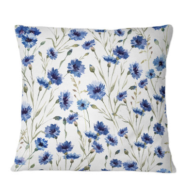 Coussin décoratif à motif de fleurs bleues sur fond blanc